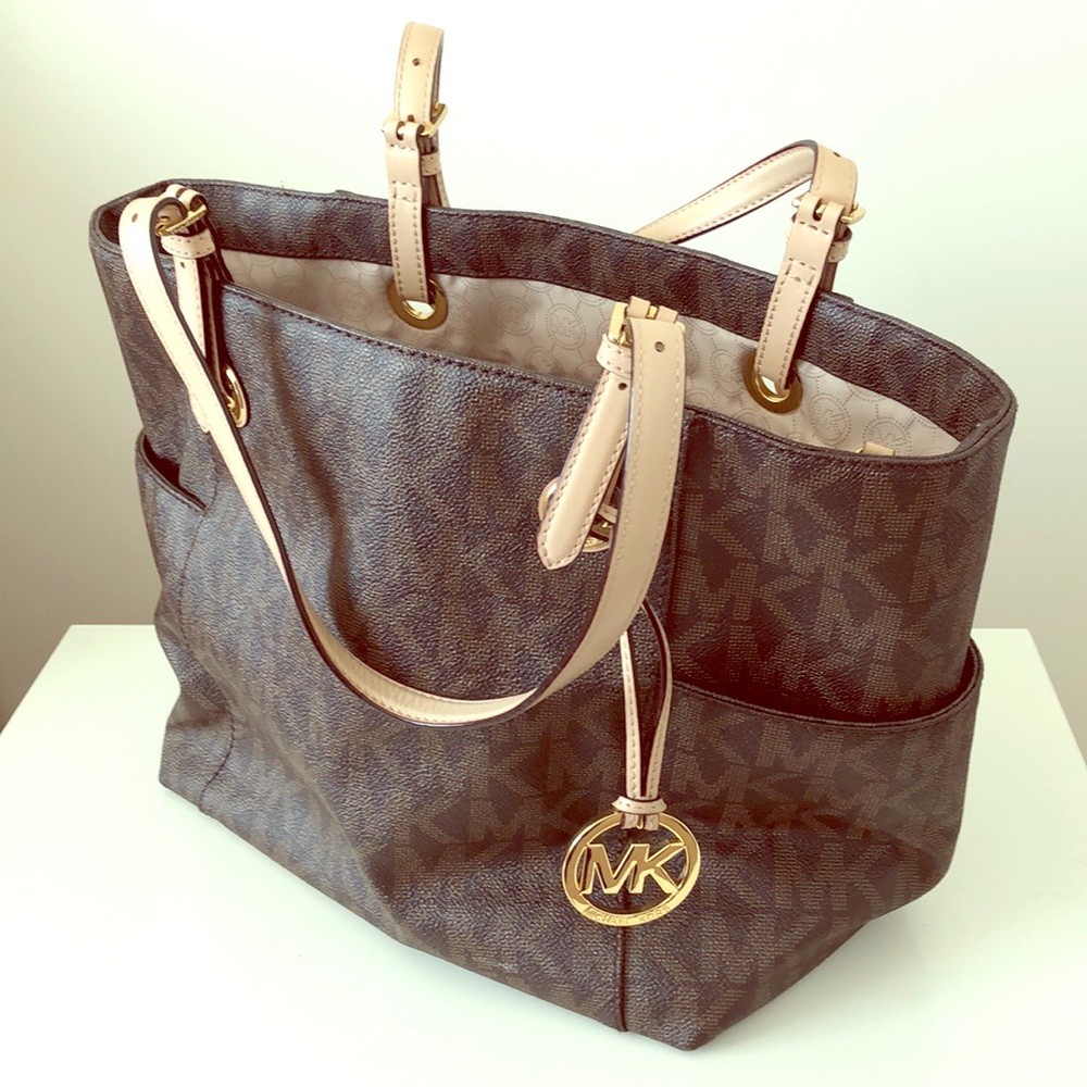 Excellent condition MK purse